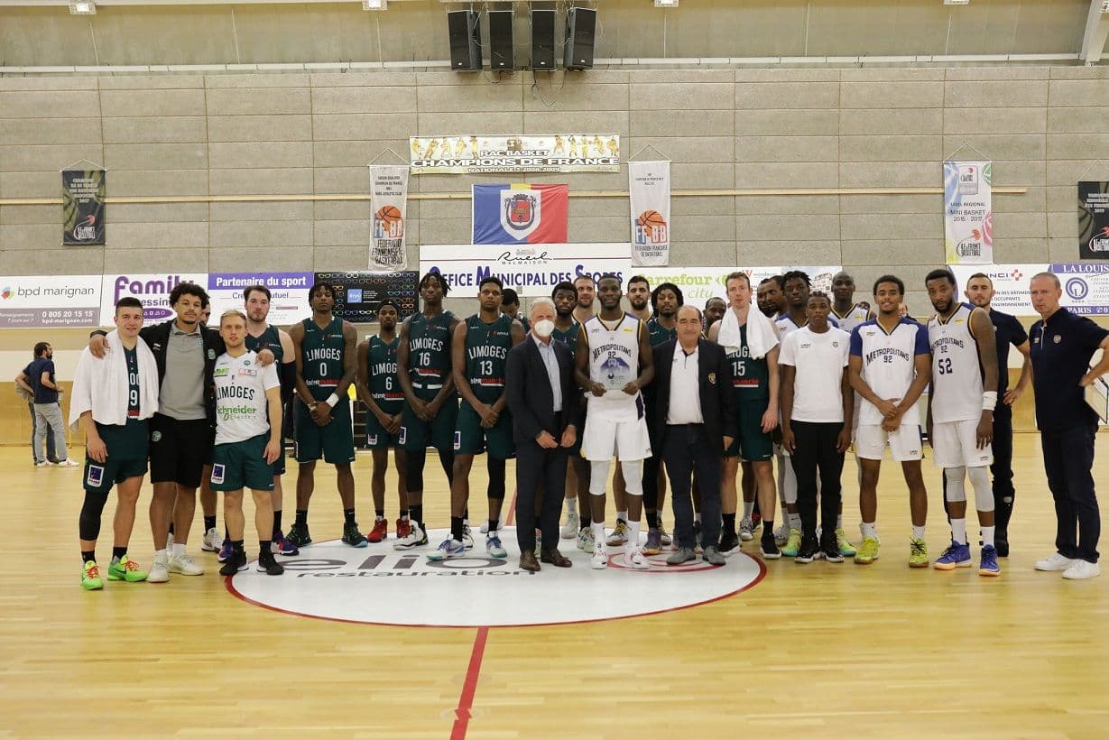 Les Metropolitans 92 battent Limoges pour remporter le Trophée Michael Brooks