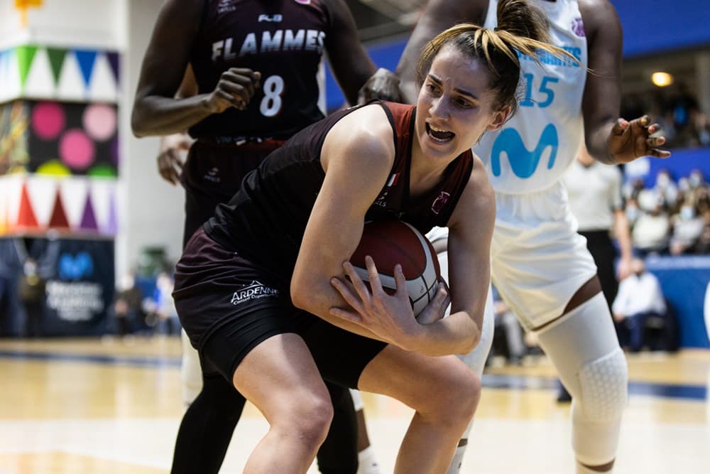 Lisa Berkani file en Belgique