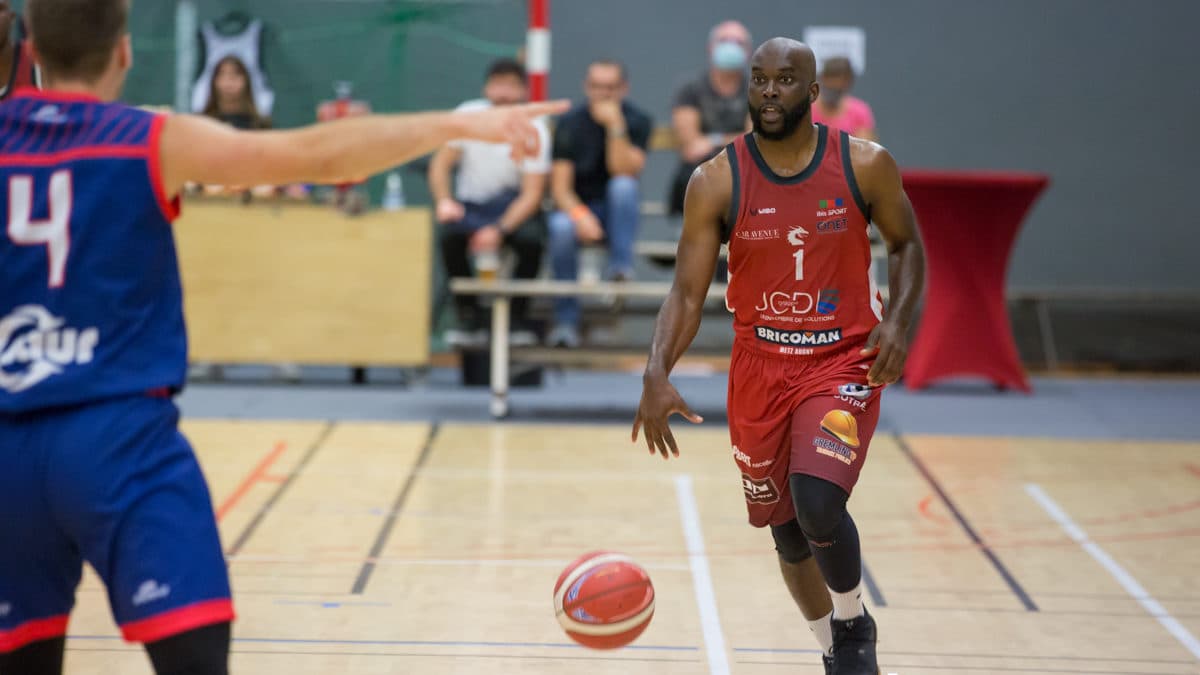 Trois mois de prison avec sursis requis pour l’auteur d’injures racistes envers Loic Akono