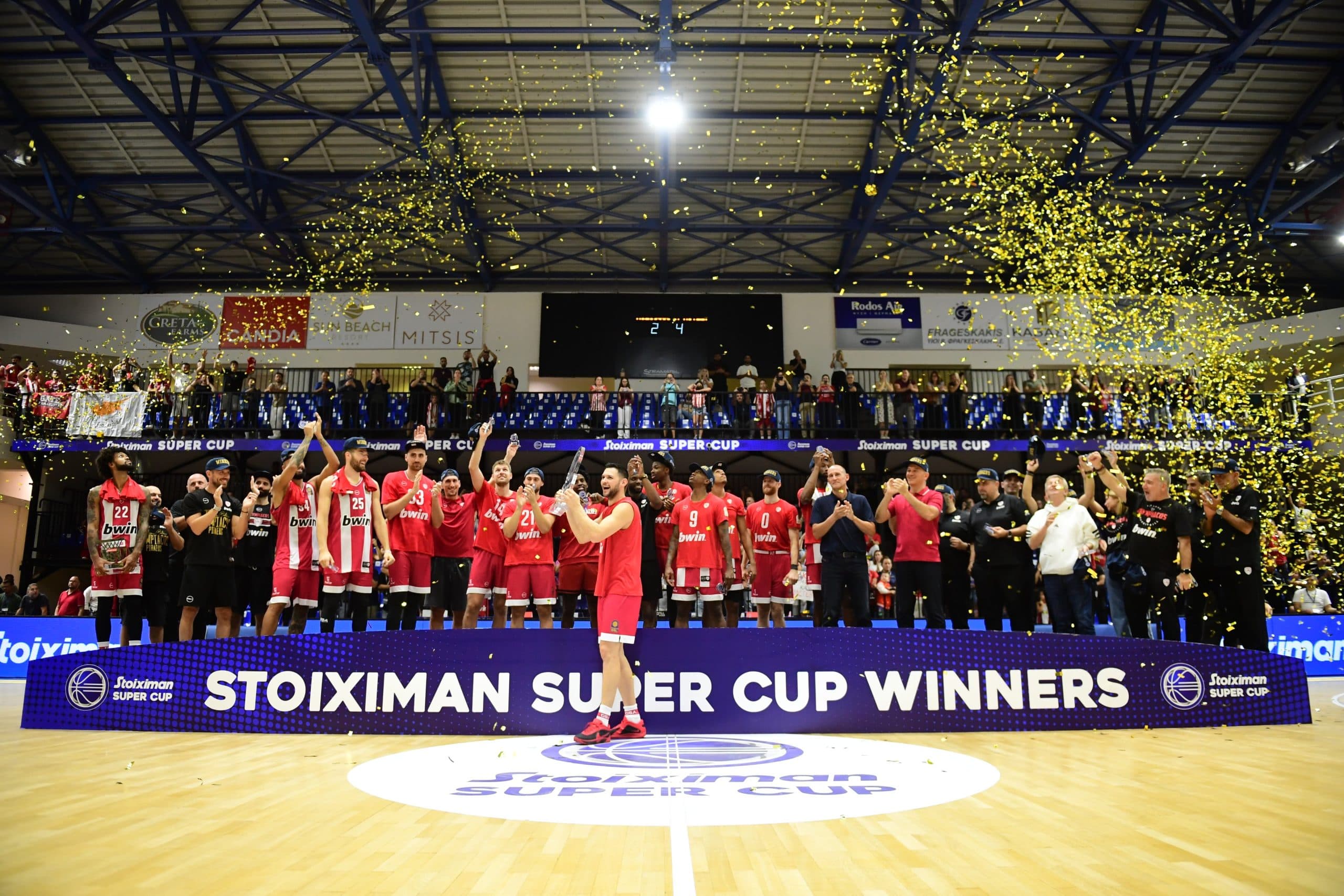 « Chaque trophée est important » : l’Olympiakos et Evan Fournier démarrent par une SuperCup
