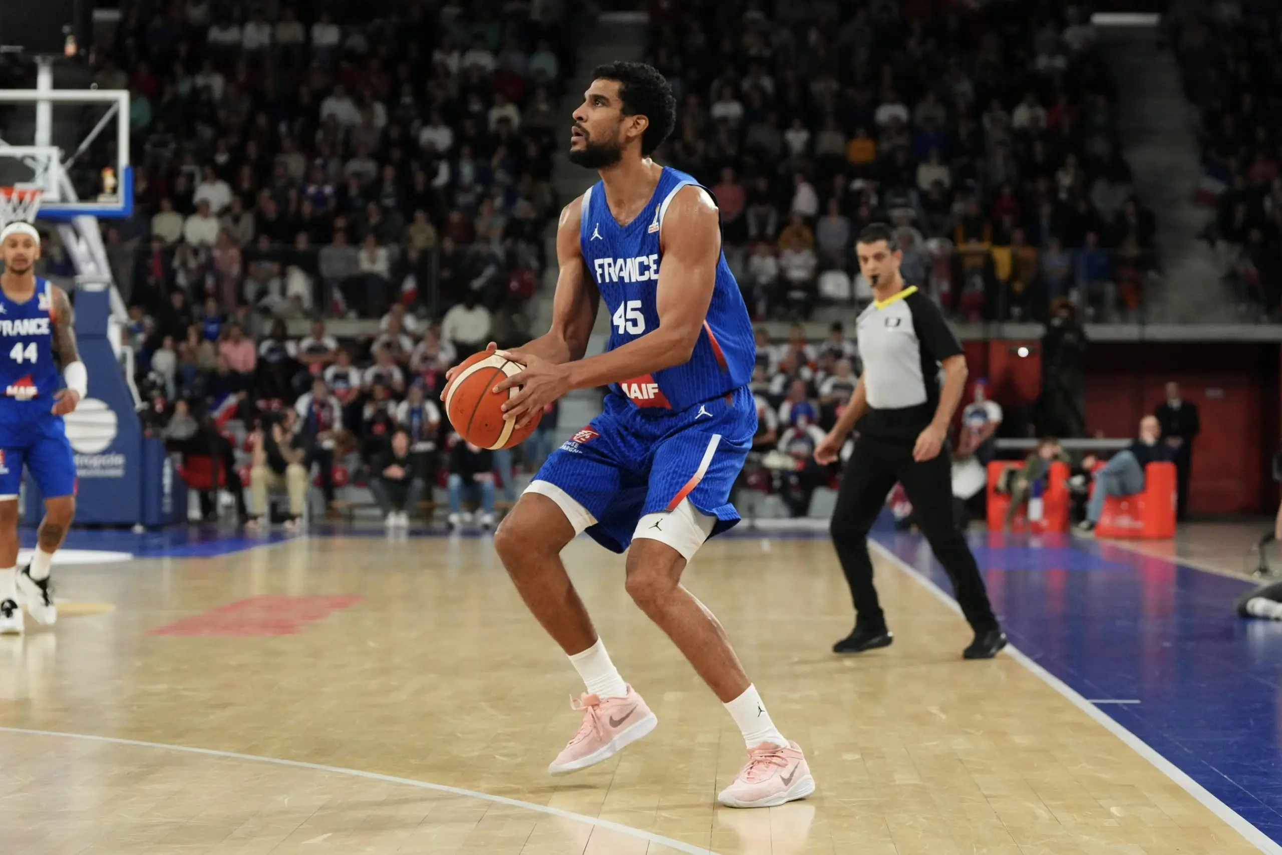 Les 12 Bleus retenus pour Finlande – France ce lundi ; deux joueurs restent en civil