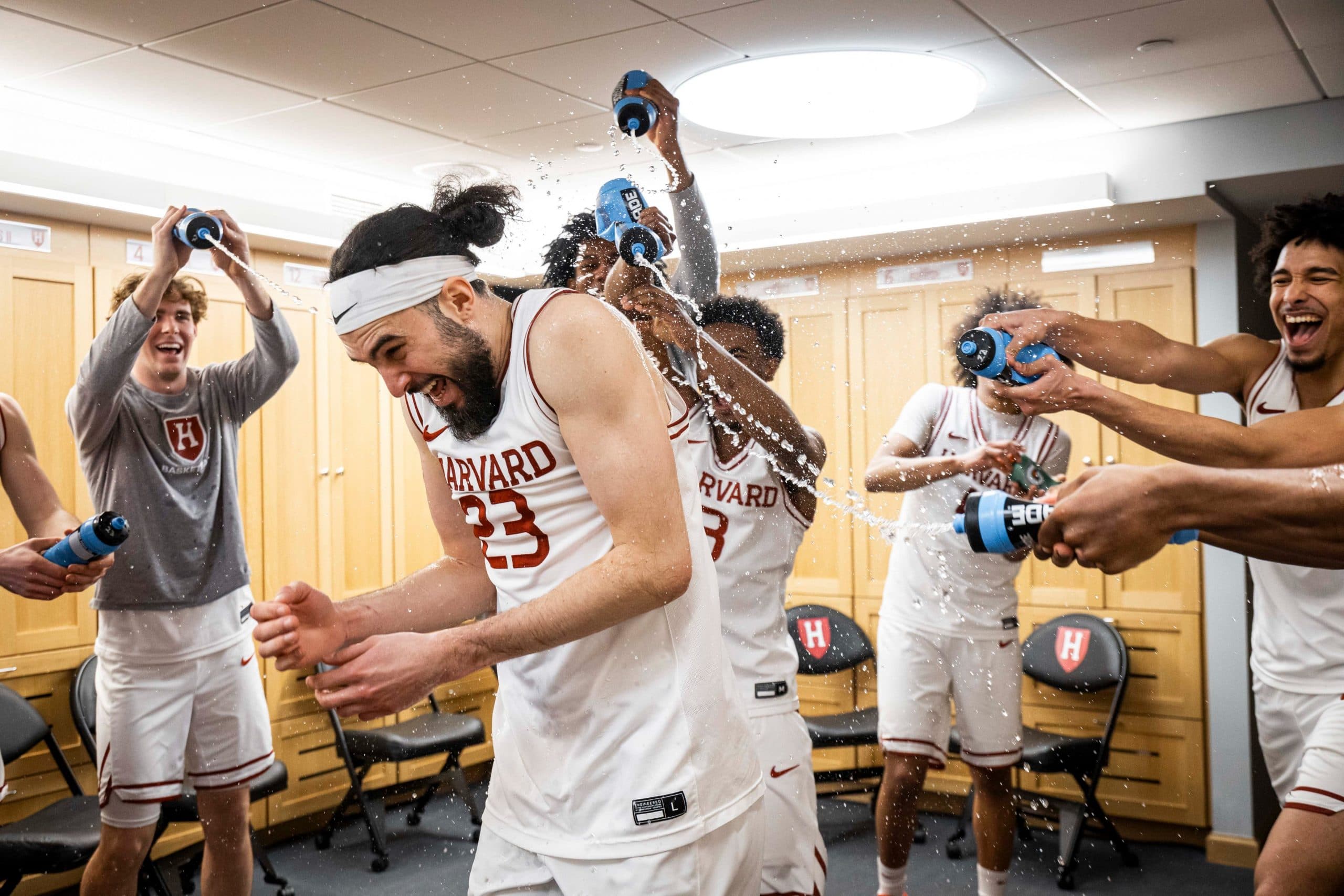 Louis Lesmond entre sur le portail des transferts NCAA après quatre saisons à Harvard