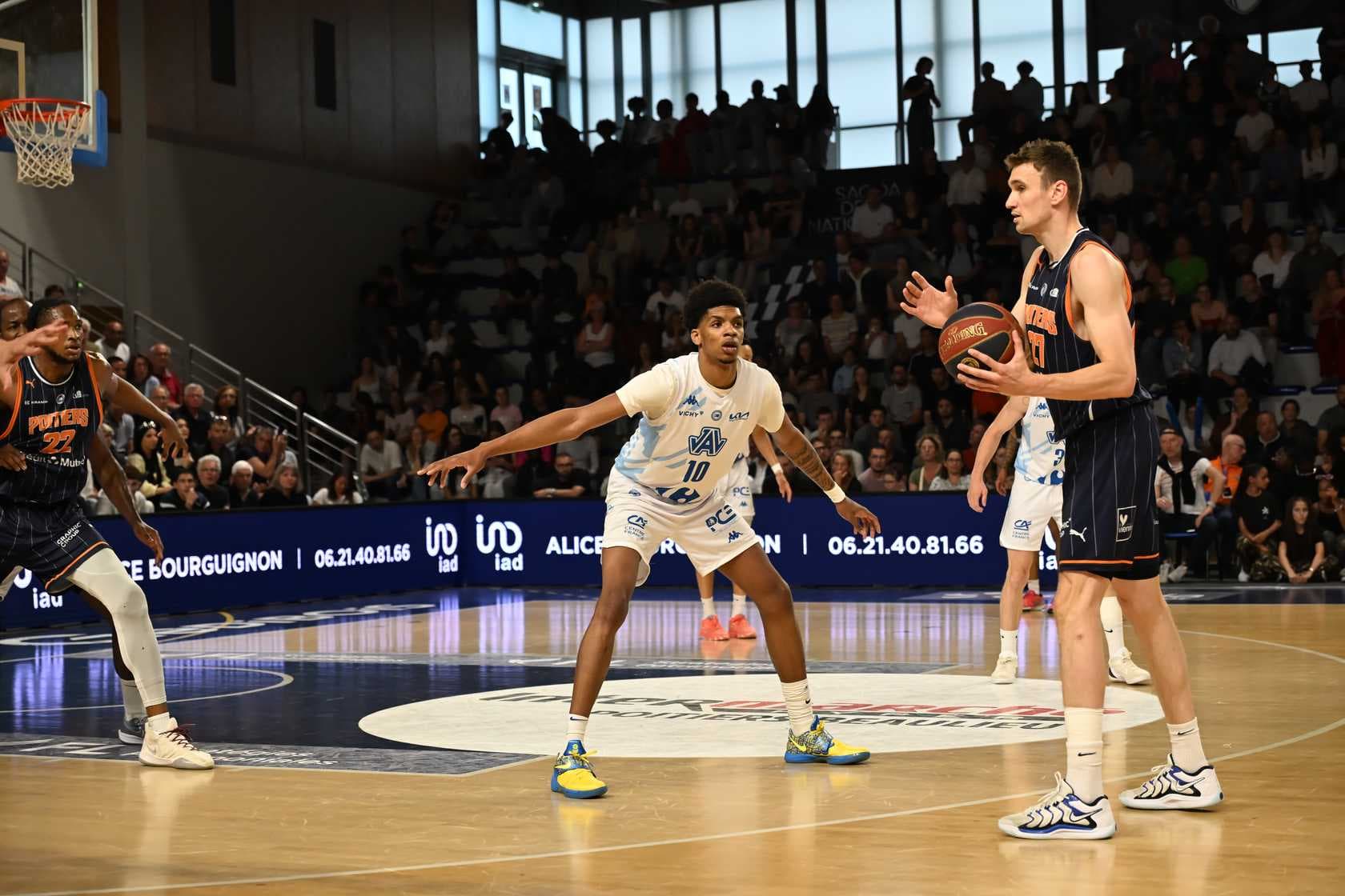 La JA Vichy écrase Poitiers et rejoint les playoffs de Pro B
