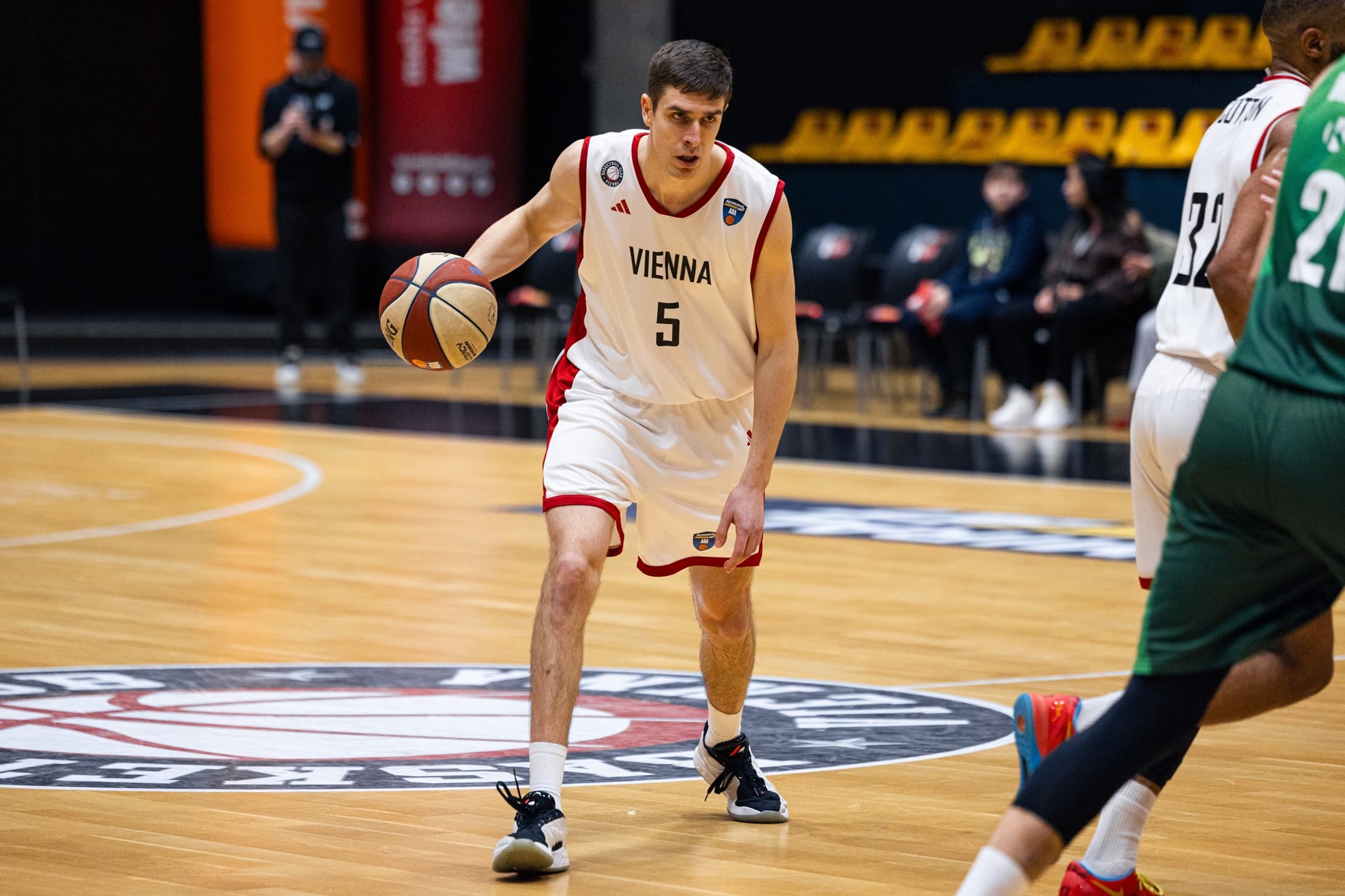 Luka Asceric explose son record en carrière avec 31 points en Autriche