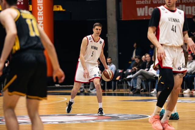 Luka Asceric et Vienne arrachent un match 5 décisif, pour aller en finale