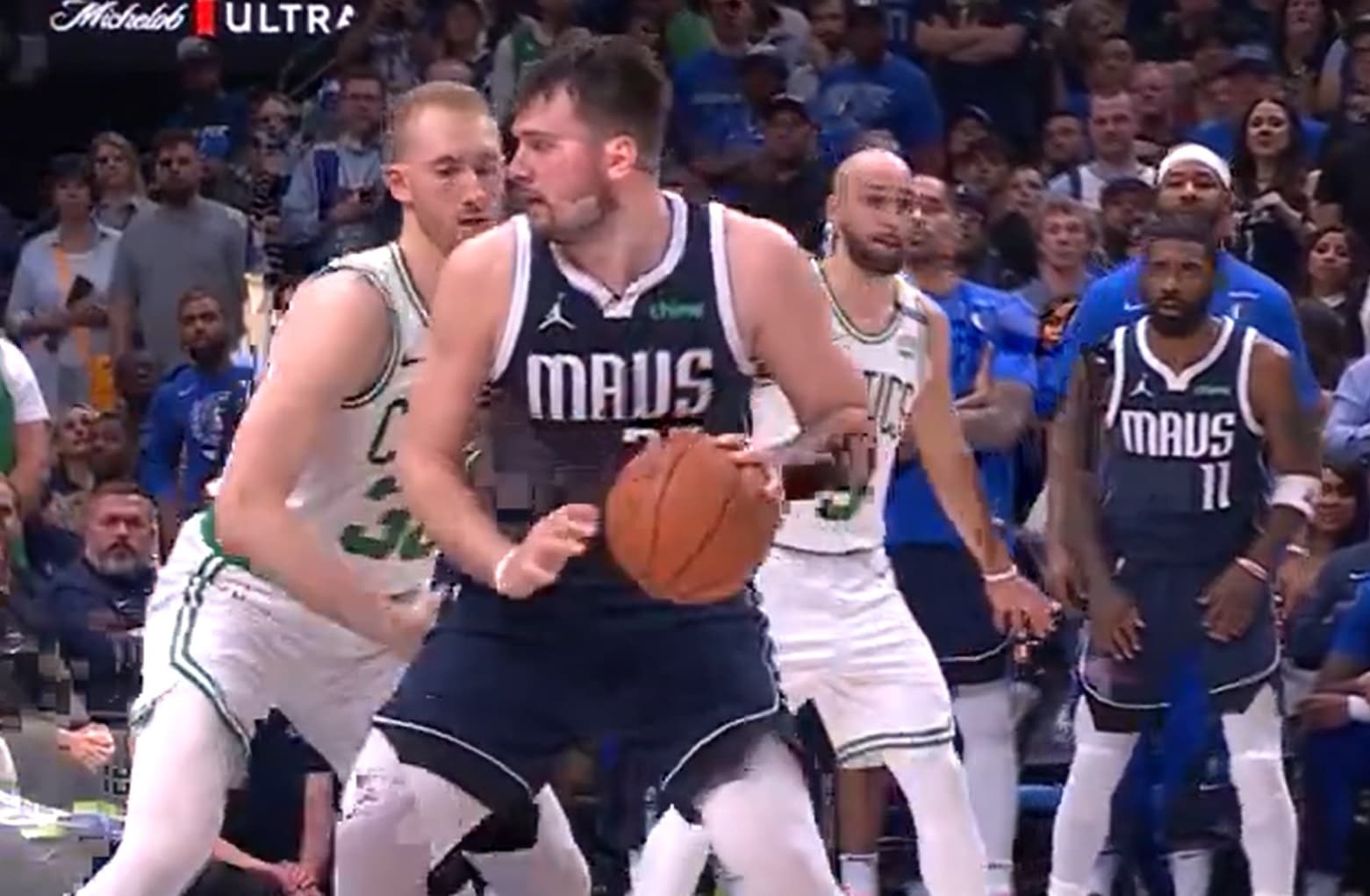 Les Mavericks se révoltent et remportent une victoire écrasante dans le match 4