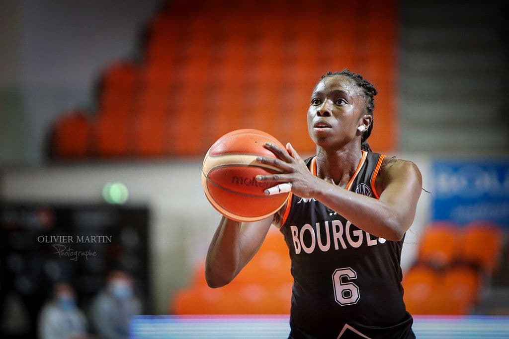 Magali Mendy joueuse des Flammes Carolo jusqu’en décembre