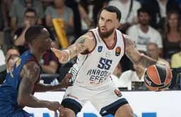Malgré un bon Mike James, l'Anadolu Efes Istanbul a perdu à Barcelone