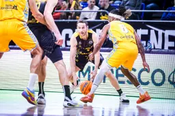 Marcelinho Huertas s'est joué de la défendre d'Andrew Albicy