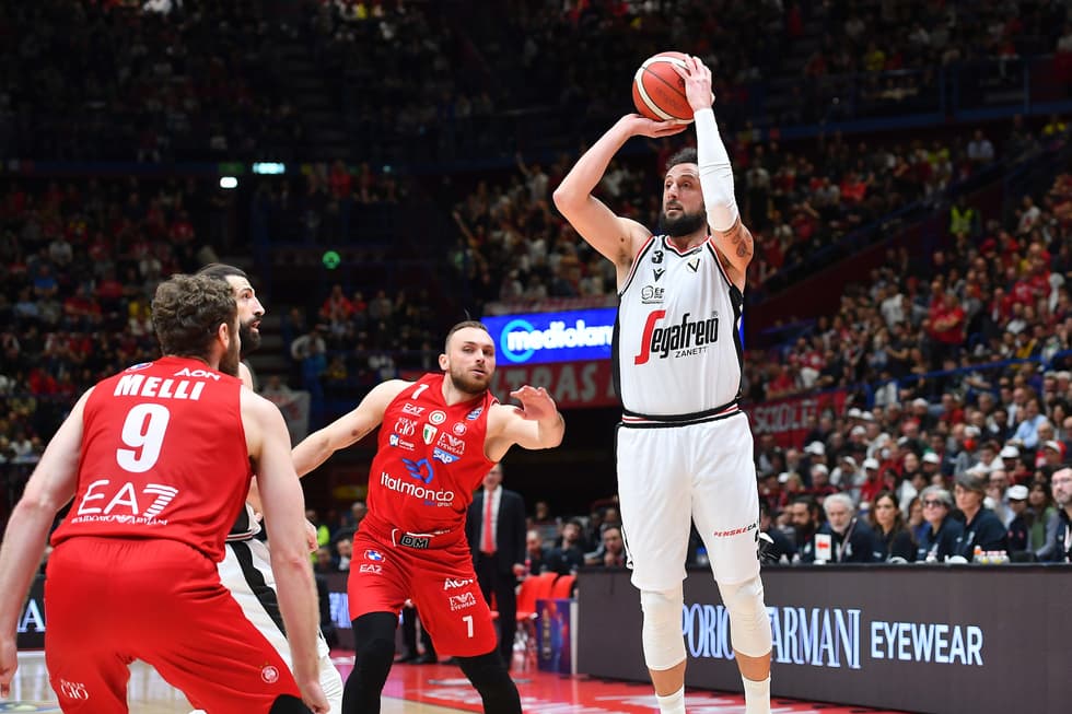 La Virtus Bologne s’impose à Milan et prend la tête