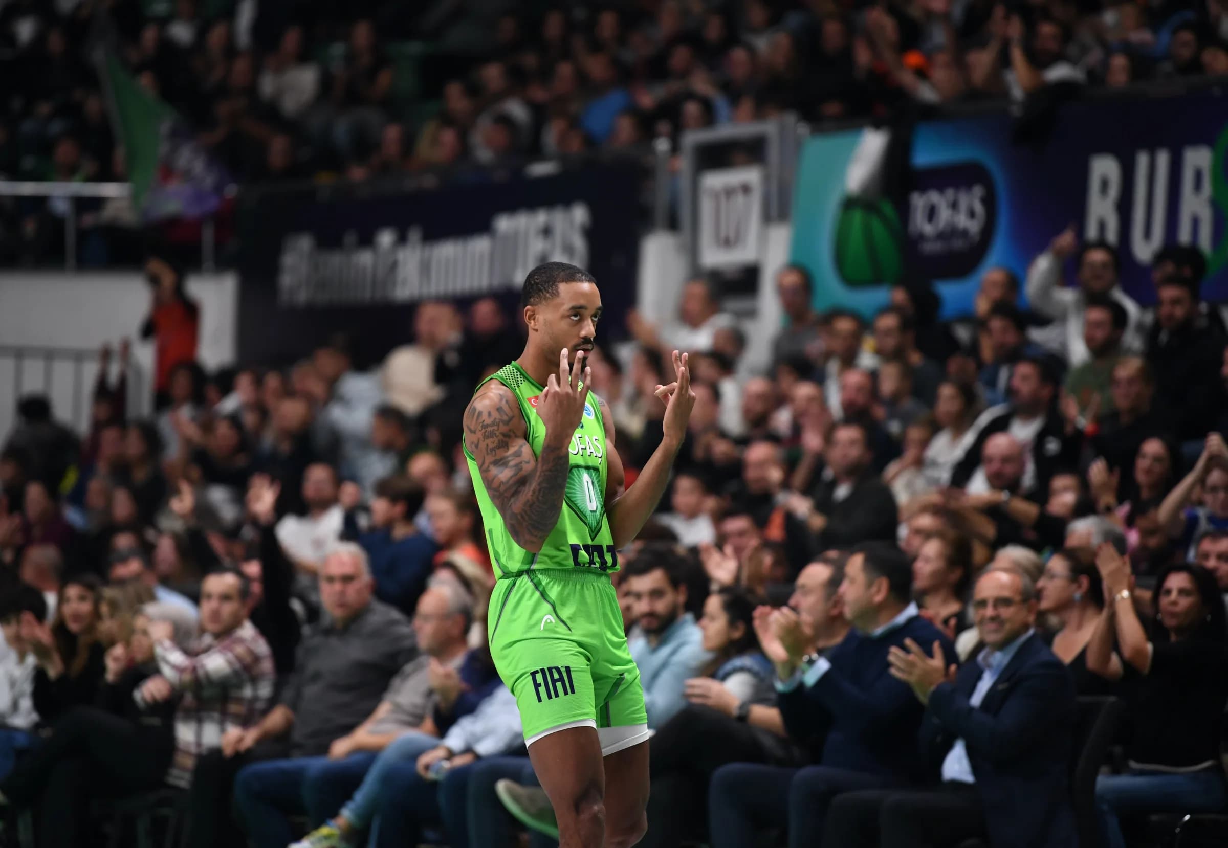 Un ancien joueur de Roanne, Nanterre et Gravelines affole les compteurs en Turquie