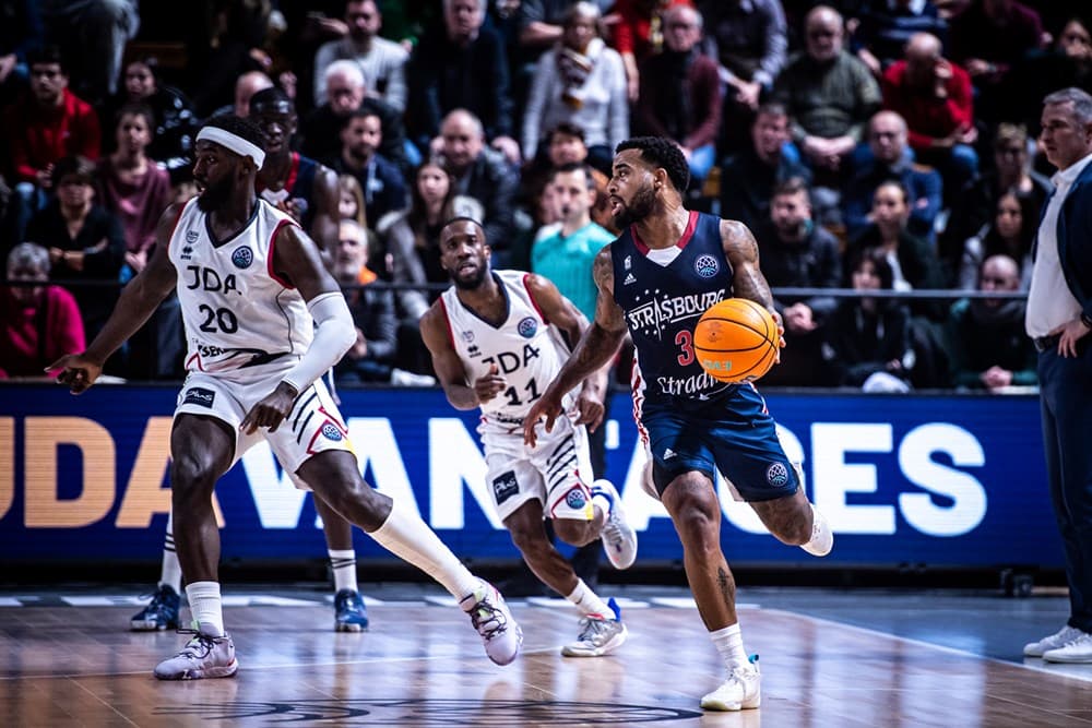 Strasbourg l’emporte à Dijon et prend la première place du groupe I