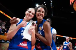 Marième Badiane et Marine Johannès, deux anciennes de Mondeville ravies après la large victoire des Bleues contre le Nigeria