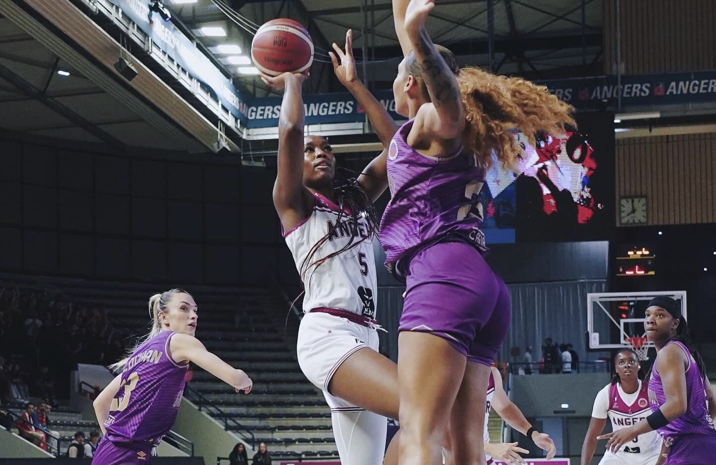 Angers cède d’un point contre Galatasaray, les Flammes Carolo se reprennent