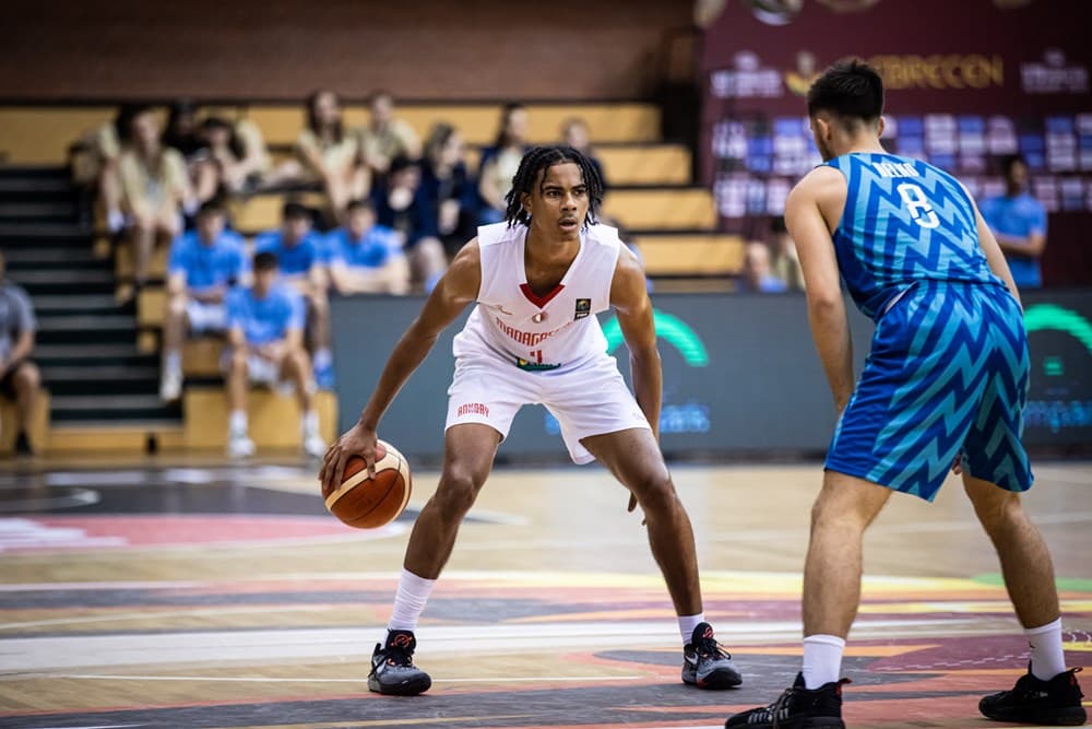 Mathias M’Madi en deuxième division espagnole, au CB Moron