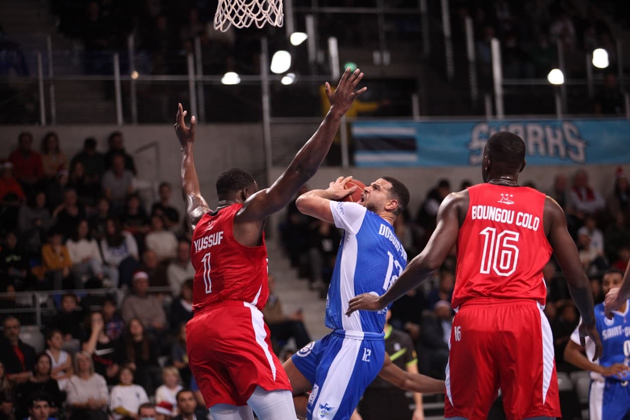 Saint-Quentin impressionne dans le choc à Antibes, Boulazac renverse Champagne Basket