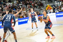 Mathys Kangudia montre une belle adresse à 3-points