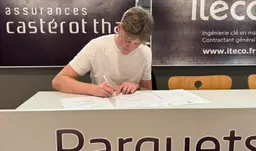 Matteo Kiefer a signé son premier contrat stagiaire avec son club, l'Alliance Sport Alsace