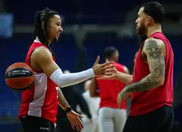 Matthew Strazel et Mike James à l'entraînement à Istanbul