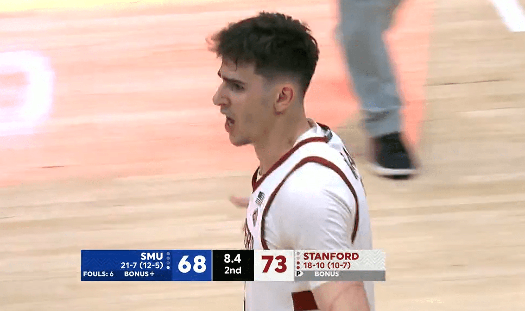 Maxime Raynaud brille pour sa senior night avec 26 points et un dunk décisif