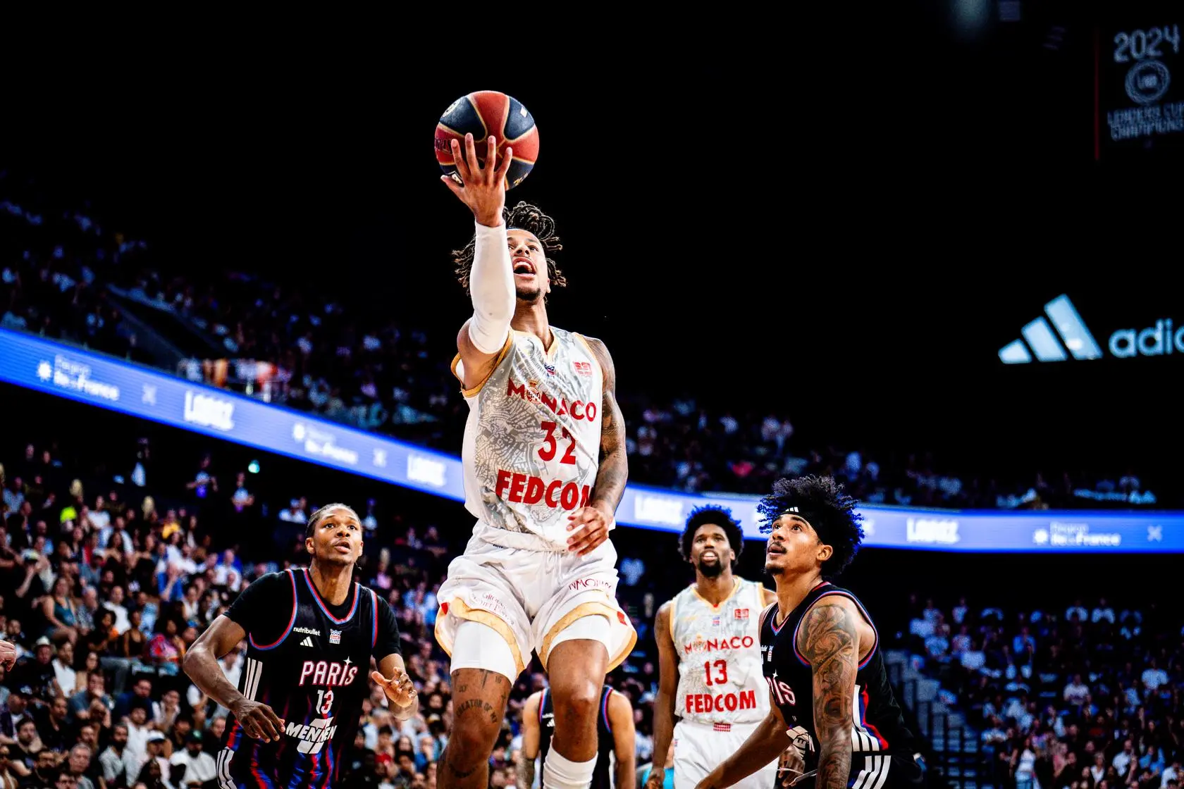 Monaco revient à 1-1 : Matthew Strazel et Elie Okobo (39 points) étrillent le Paris Basketball et relancent la finale