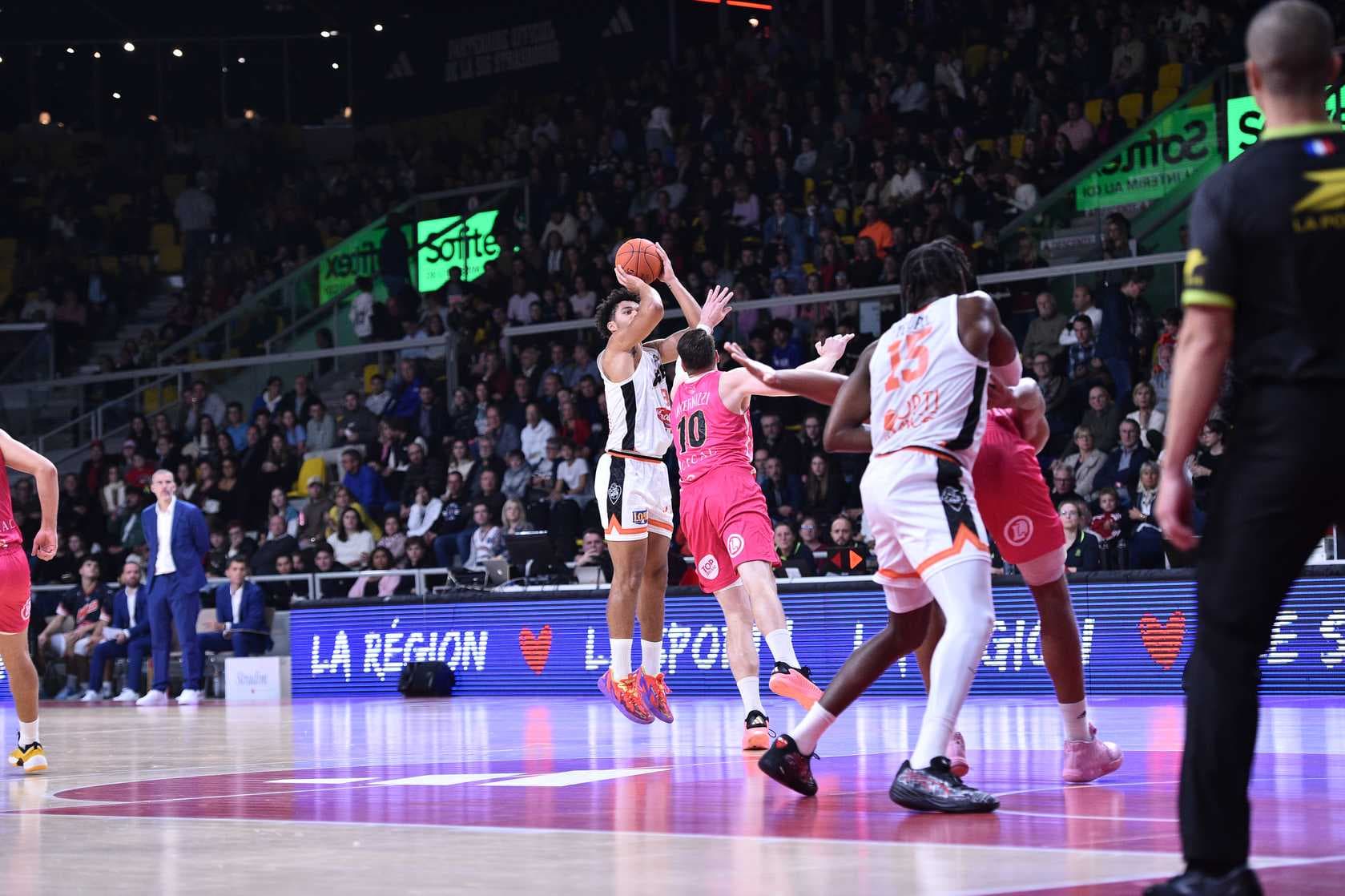 Noah Penda et Le Mans décrochent une première victoire de caractère à Strasbourg