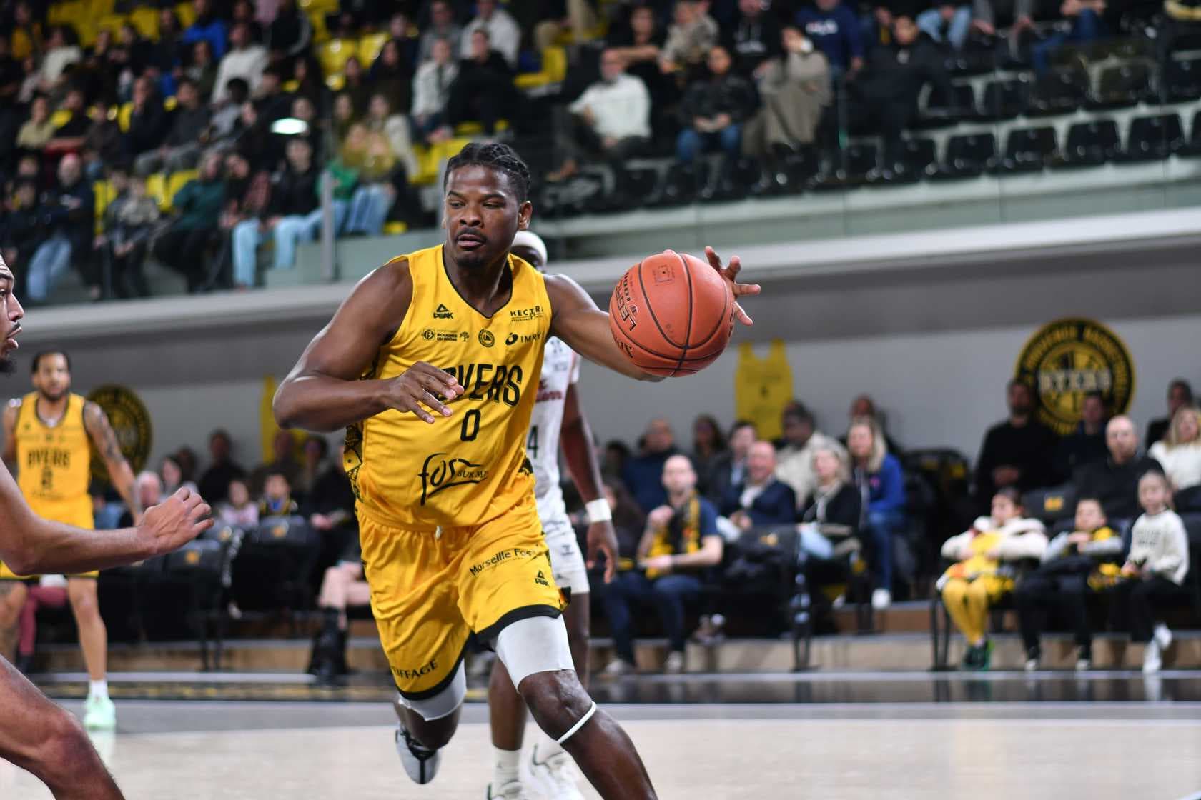 Junior Etou quitte l’ÉLITE 2 pour la Pologne