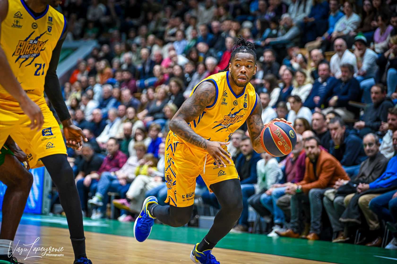 Vu à Evreux l’an dernier, Gus Okafor fait son retour en Europe