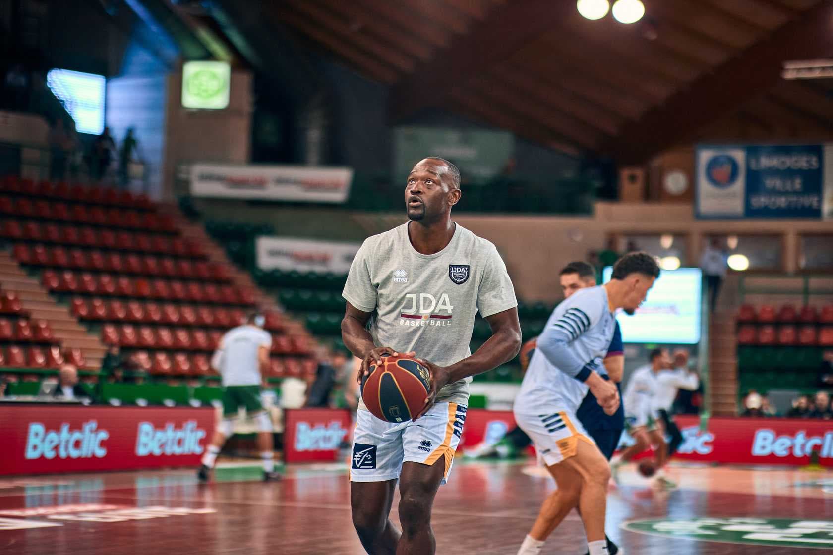 Limoges étudie la piste Charles Kahudi