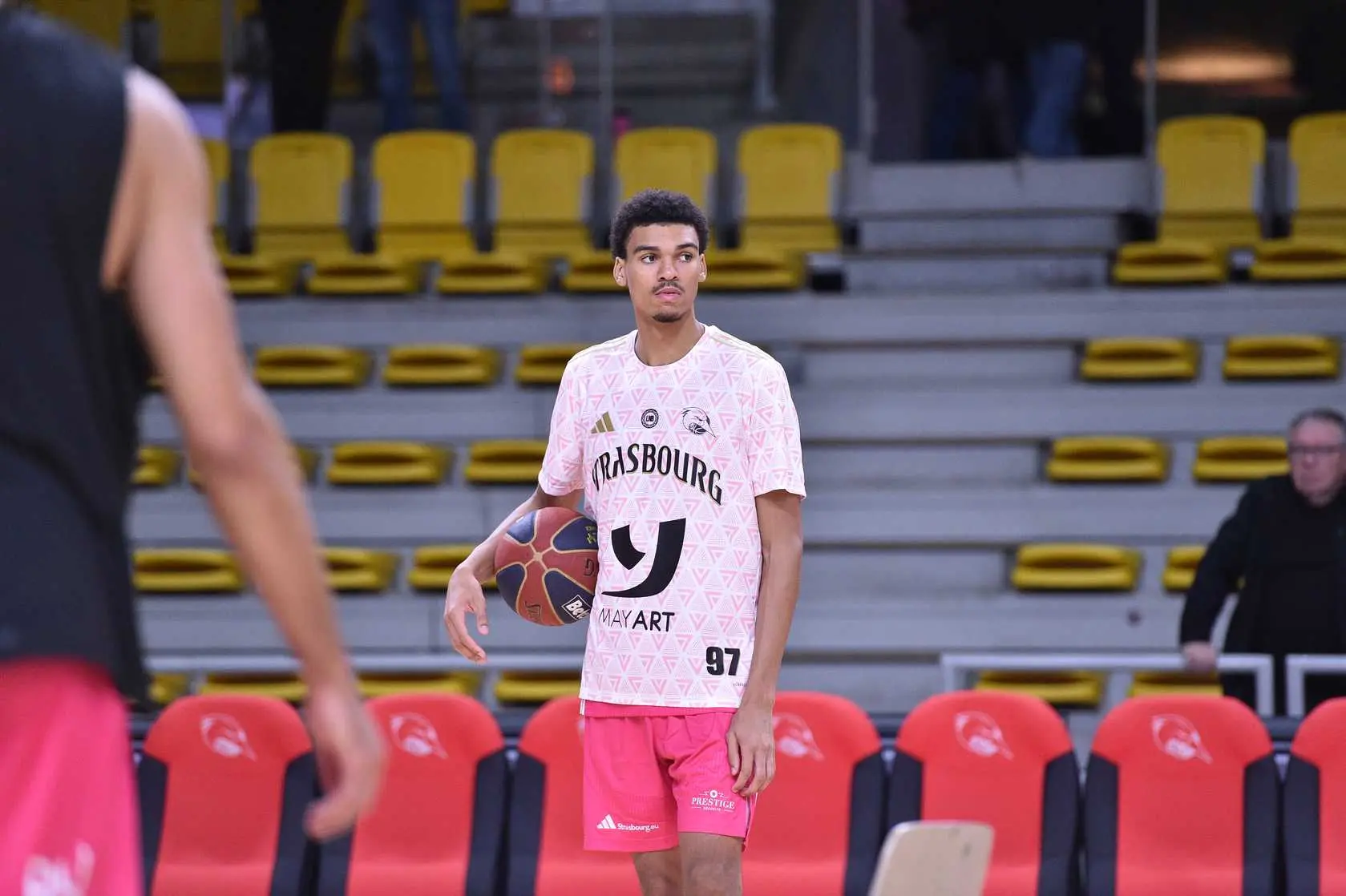 Oscar Wembanyama bat presque tous ses records en Espoirs : « Un potentiel à long-terme évident ! »