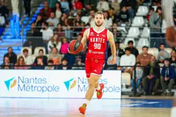 Le meneur du Nantes Basket Hermine, Lucas Bourhis, a réalisé une performance XXL vendredi soir à la Trocardière.