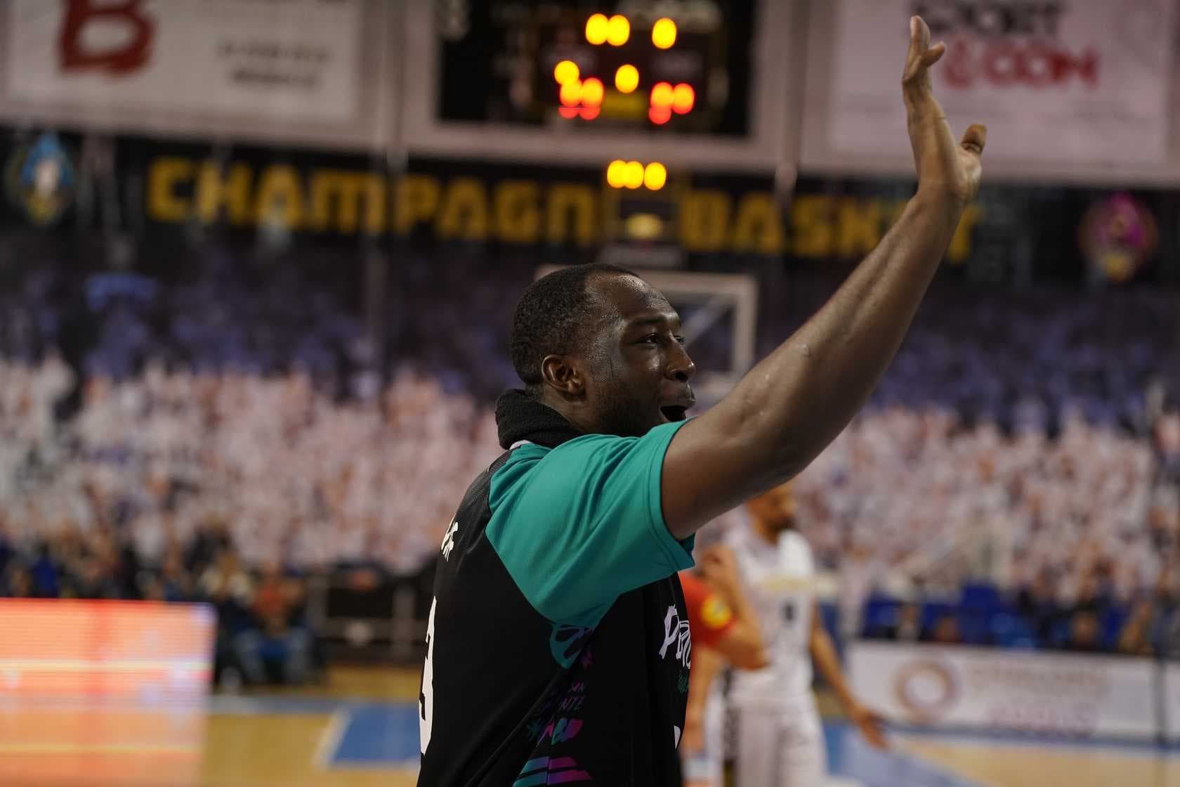 Boulazac travaille sur la prolongation de Temidayo Yussuf