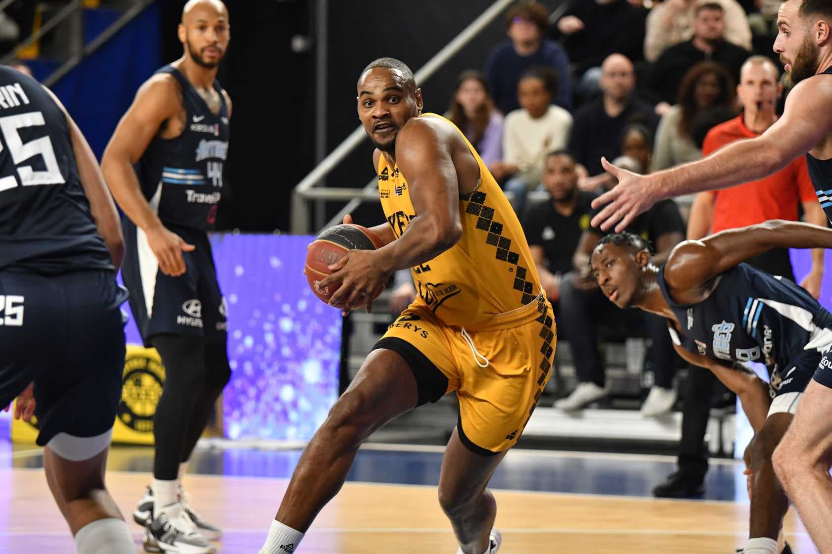 La poisse ne quitte pas Fos : inquiétude pour Jordan Aboudou, blessé au dos