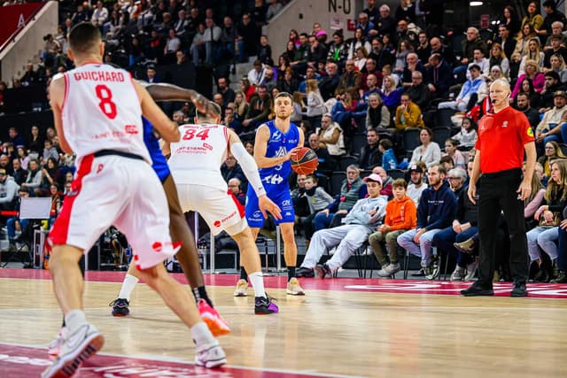 Vichy renverse Saint-Chamond et se rapproche du leader rochelais