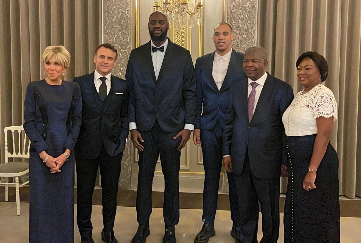 Quand les joueurs de Poissy, Melvyn Da Silva et Valdelicio Joaquim, sont reçus à l’Elysée par Emmanuel Macron