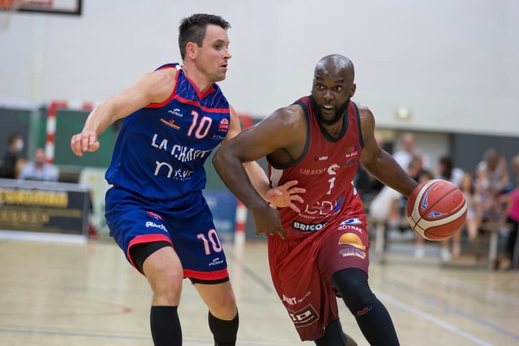 L’auteur de propos racistes envers Loïc Akono sera jugé en juillet prochain