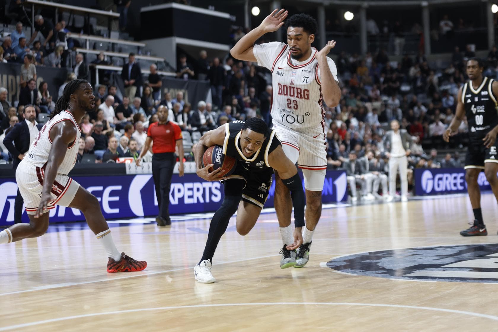 L’ASVEL domine Bourg-en-Bresse et conforte sa place dans le Top 4
