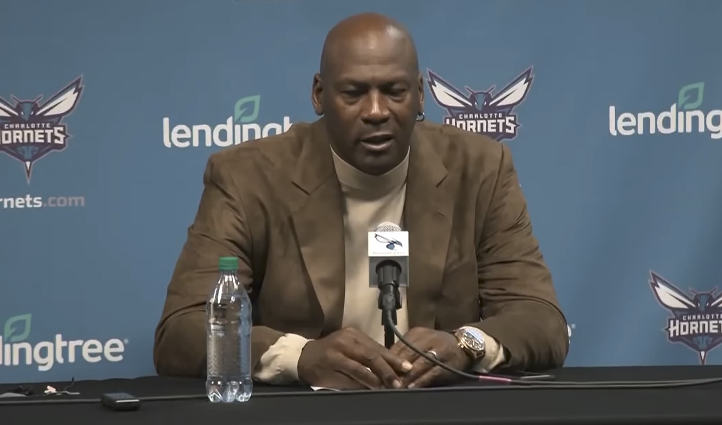 Après 13 ans comme propriétaire des Charlotte Hornets, Michael Jordan va vendre la franchise NBA