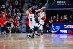 Michael Oguine a joué à Roanne jusqu'en mars