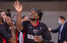 Michael Oguine, lors de son premier match à Fos-sur-Mer un soir de novembre 2020 avec Souffelweyersheim.
