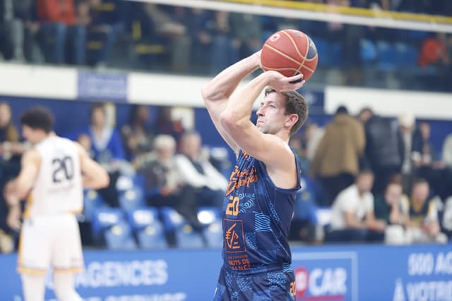 Michael Stockton à la mène de l’Élan Chalon