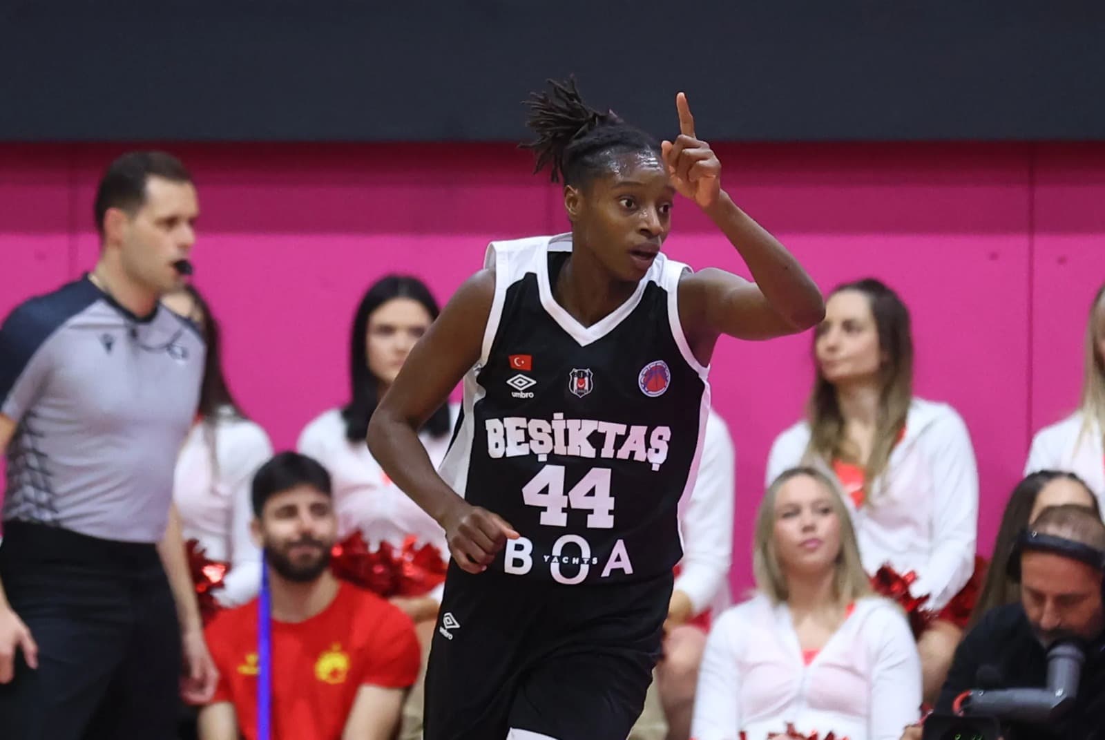 Migna Touré porte Besiktas vers la victoire, en sortie de banc