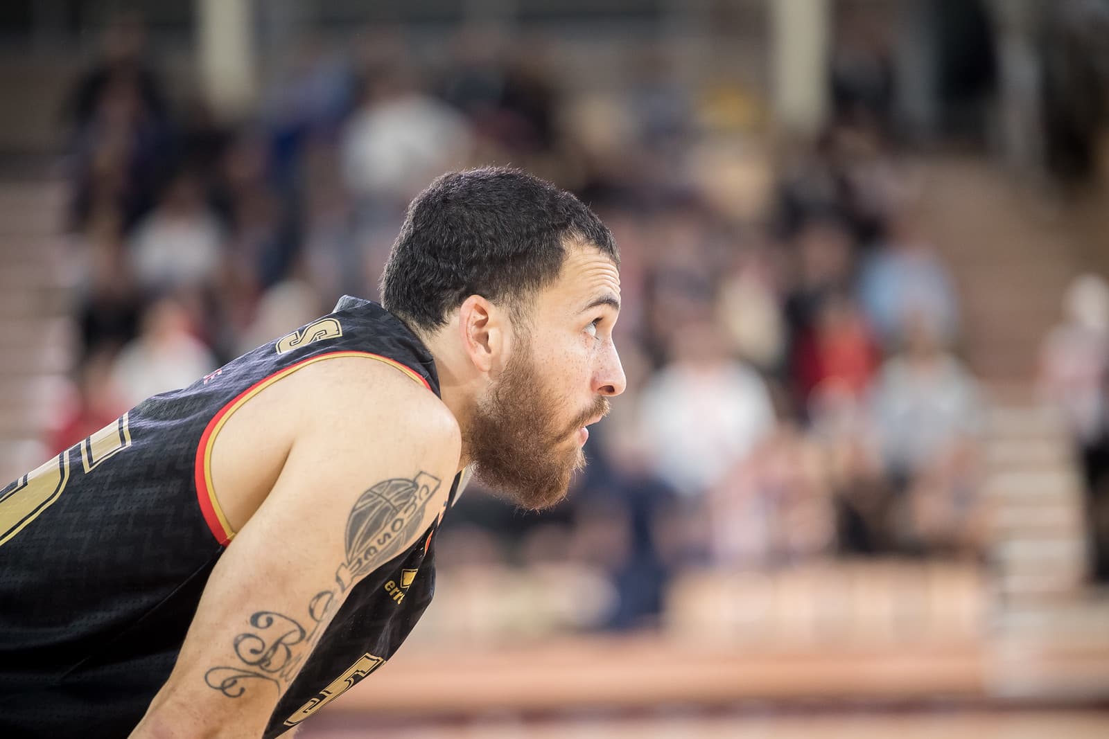 Mike James exaspéré par la box and one de l’ALBA Berlin