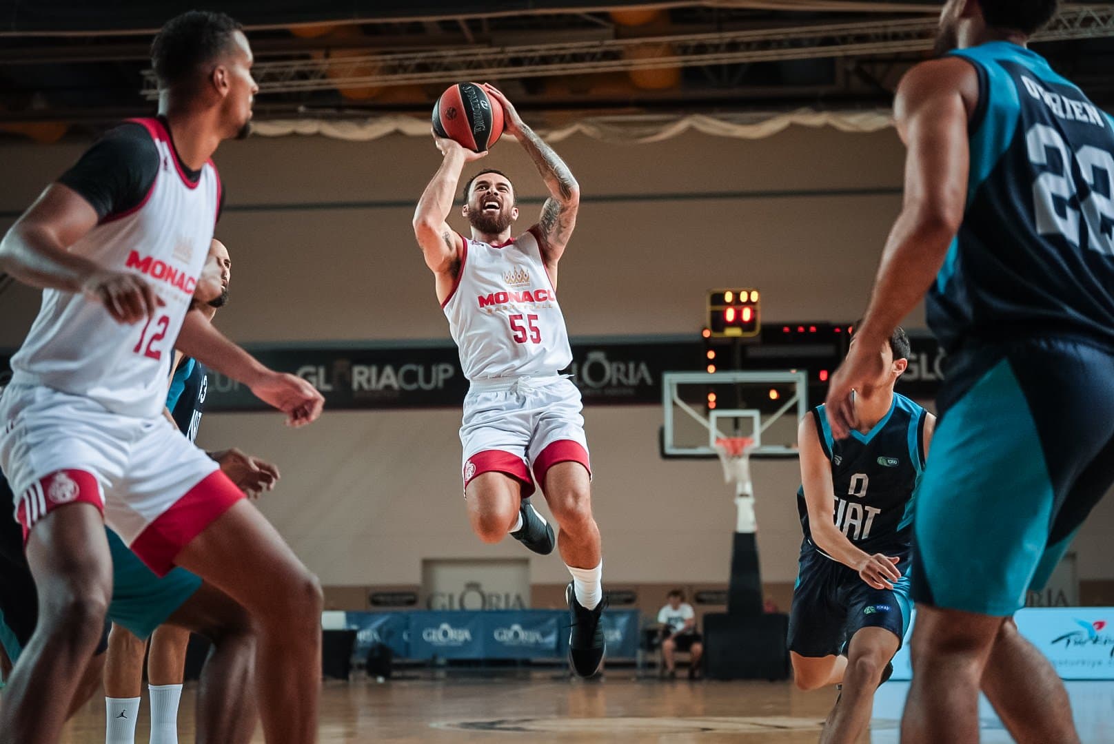 Monaco bat Tofas Bursa avec 37 points de Mike James