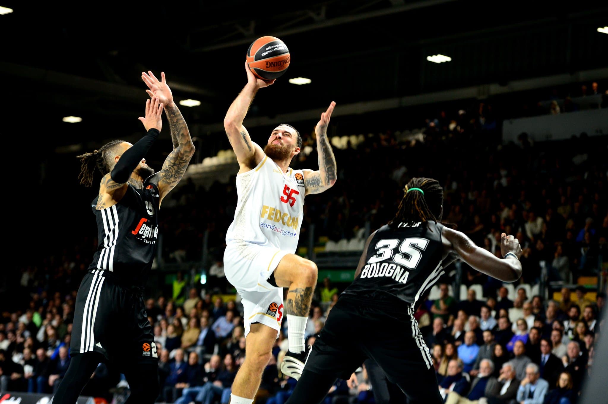 Monaco remonte 21 points de retard pour s’imposer à Bologne