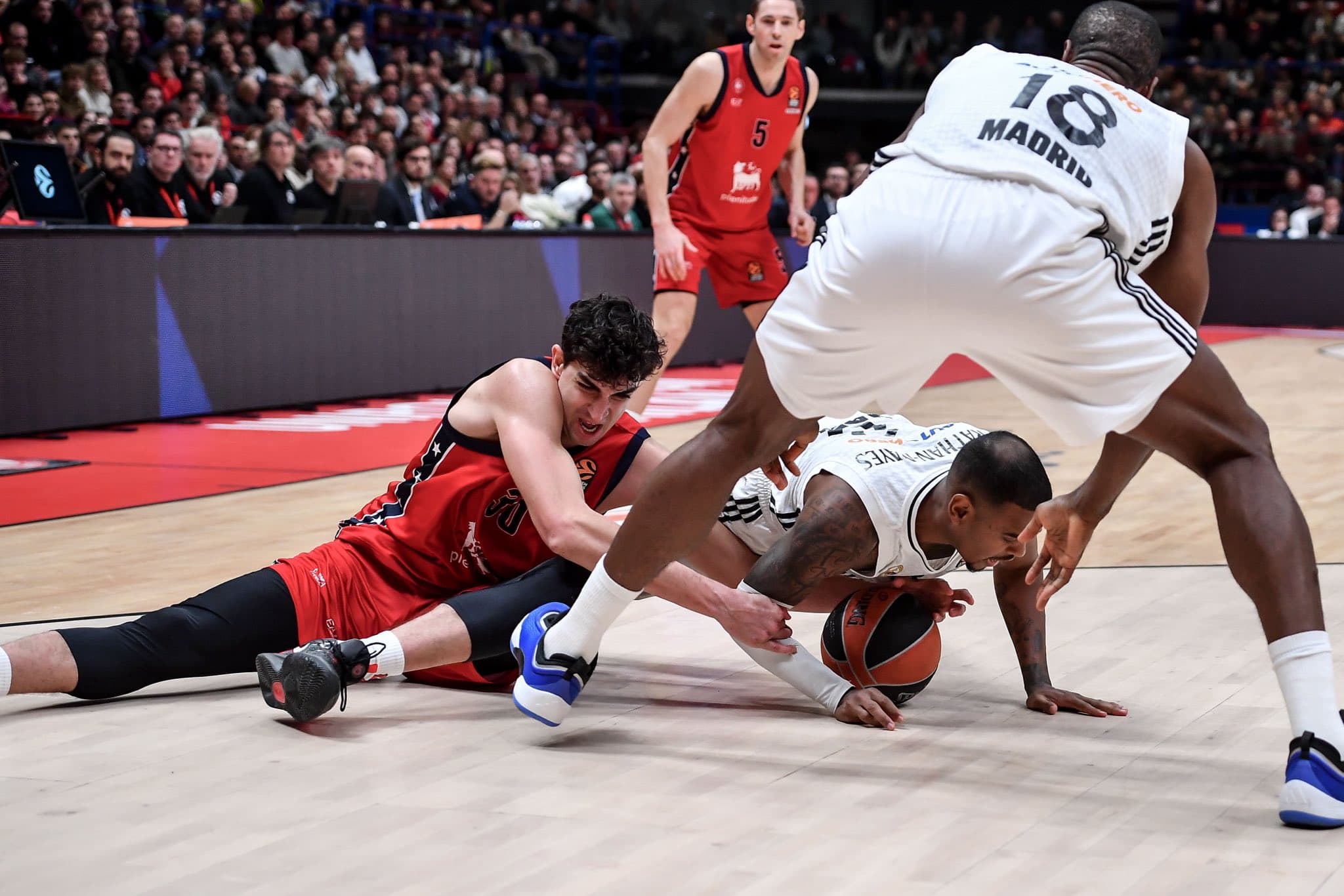 Fabien Causeur joue un bien mauvais tour au Real Madrid avec Milan