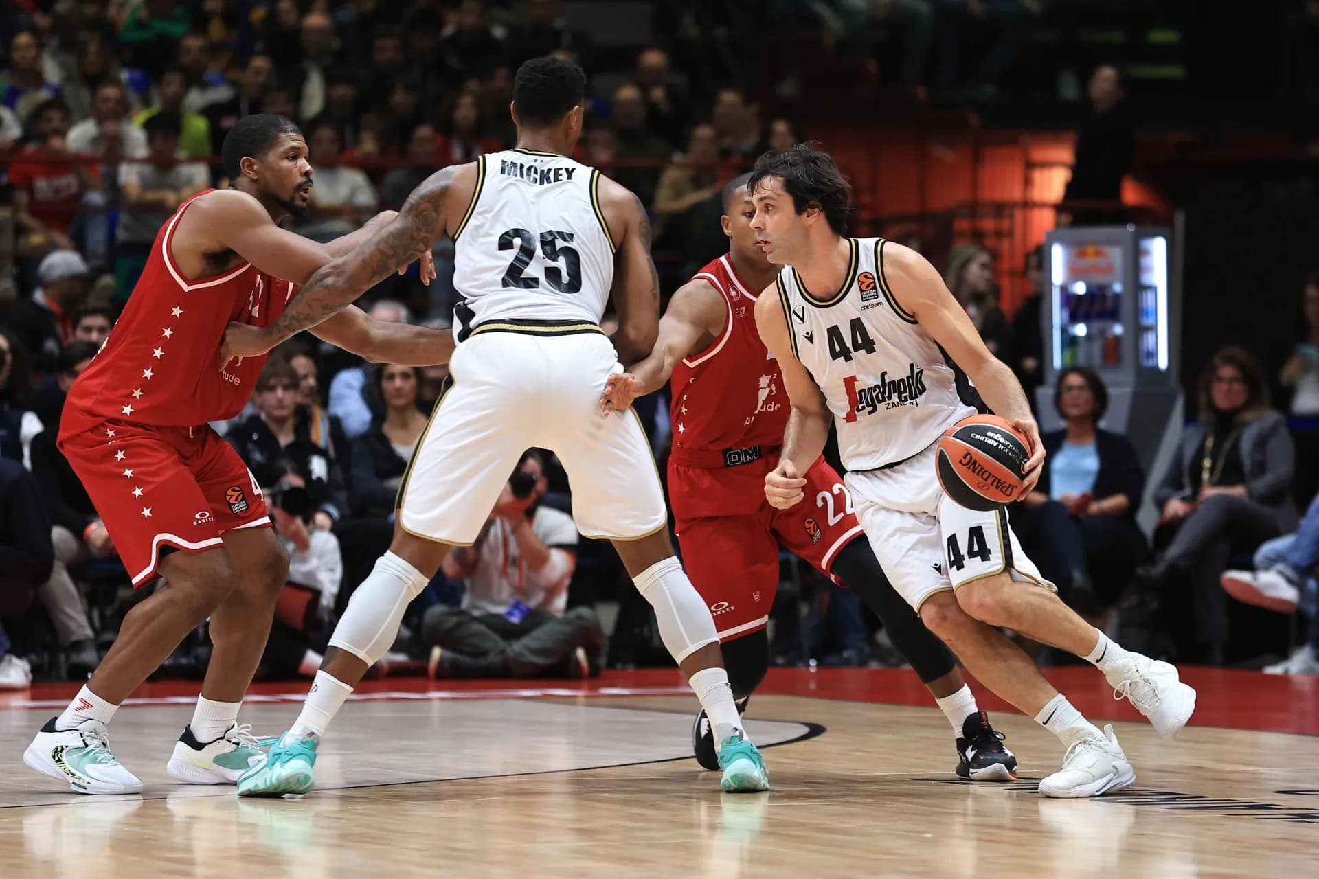 La Virtus Bologne l’emporte chez son rival italien milanais