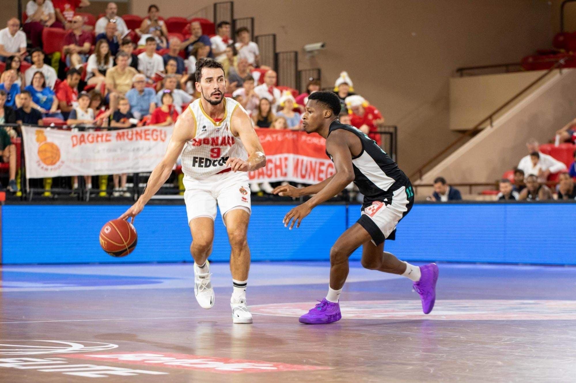 Monaco fait le break et se rapproche de la finale