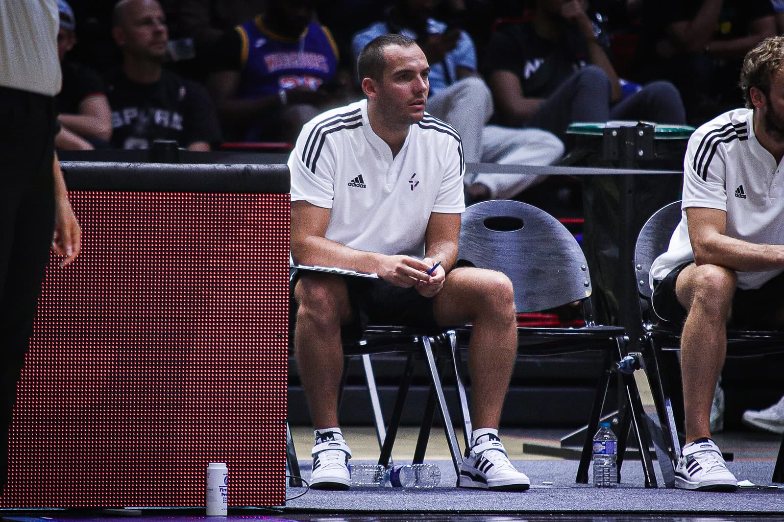 Morgan Belnou accompagne T.J. Parker à Roanne