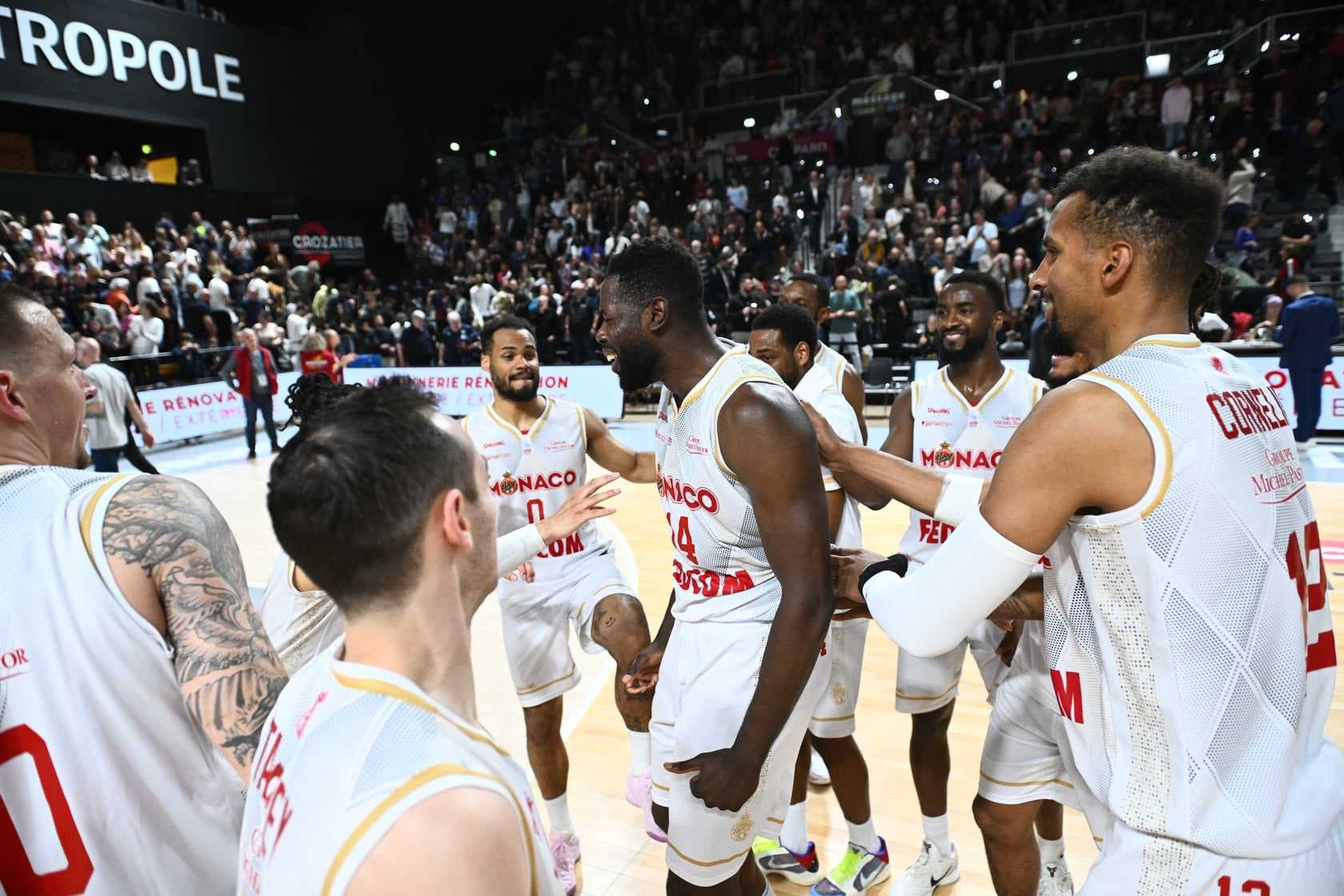 Paris et Monaco rejoignent l’ASVEL en tête après leur courte victoire face au duo bourguignon